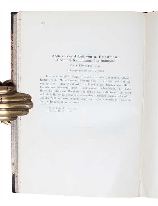 Über die Krümmung des Raumes. + Über die Möglichkeit einer Welt mit konstanter negativer Krümmung des Raumes. + (Einstein's two remarks to the first paper): Bemerkung ... + Notiz ...