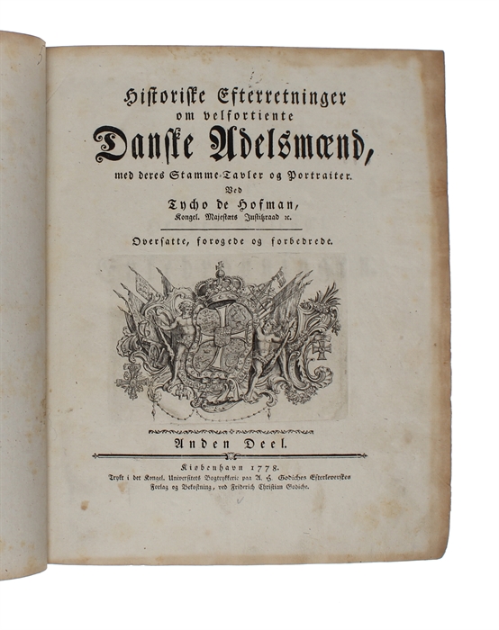 Historiske Efterretninger om velfortiente Danske Adelsmænd, med deres Stamme=Tavler og Portraiter. Oversatte, forøgede og forbedrede. Første (- Tredie) Deel. (3 Bd., kpl.).