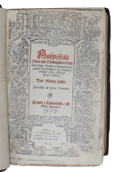 Husspostille offuer alle Søndagers oc de besynderligste Høytiders Evangelier det gantske Aar igennem, met xiii. Predickener offuer Christi Pinis Historie. Doct. Martin Luther. Fordansket aff Peder Tidemand. 3 Dele.