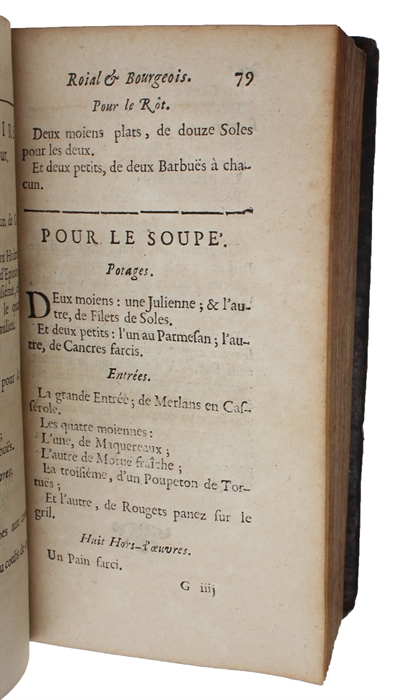 Le cuisinier roial et bourgeois, Qui apprend à ordonner toute forte de Repas, & la meilleure maniere des Ragoûts les plus à la mode & les plus exquis. Ouvrage tres-utile dans les Familles, & singulierement necessaire à tous Maîtres d'Hôtels, & Ecuîer...