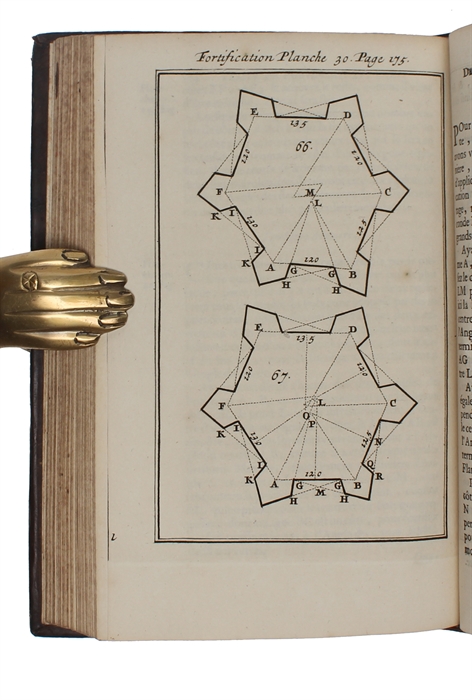 Traité de Fortification, contenant les Methodes anciennes & modernes pour la construction & la Deffence des Places, et la maniere de les attaquer, expliquée plus au long qu'elle n'a été jusques à present.